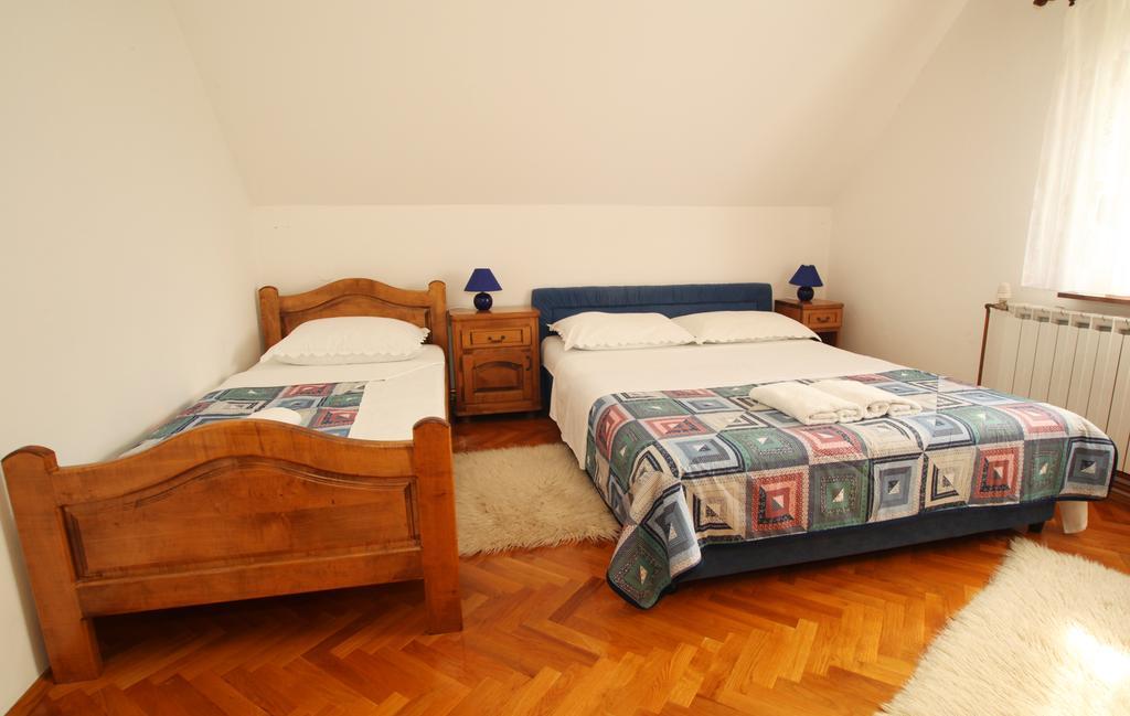 Rooms Markovic Otočac الغرفة الصورة