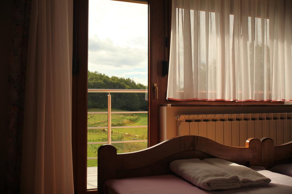 Rooms Markovic Otočac الغرفة الصورة
